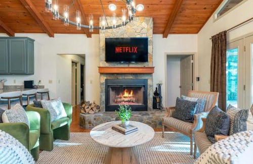 Wolf Laurel Casa | Wolf Summit Retreat Hot Tub Arcade Games