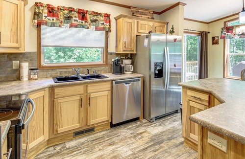 Hackensack Cabina | Lakefront Retreat w/ Deck & Dock in Hackensack!
