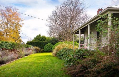 Daylesford Casa | Wombat Hill Cottage- central Daylesford retreat