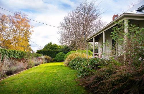 Daylesford Casa | Wombat Hill Cottage- central Daylesford retreat