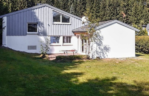 Schoenwald Casa | Estupenda casa de vacaciones privada con WIFI, TV, terraza, mascotas permitida y aparcamiento