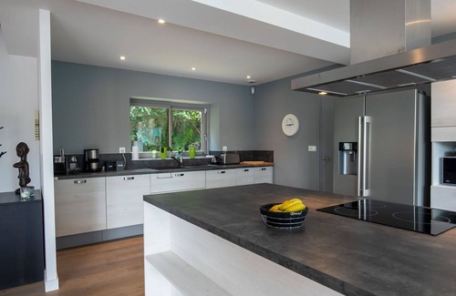 Morlaix Villa | Preciosa casa de vacaciones privada para 8 personas con WIFI, TV, patio y aparcamiento