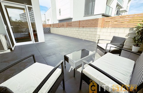 Phillip Apartamento | Wonder in Woden - 2 bd 2bth Apt