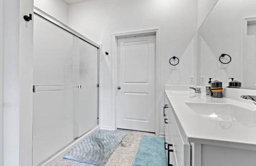 Solon Mills Casa | Wonder Lake Elegance- Serene 2BR Townhome Retreat