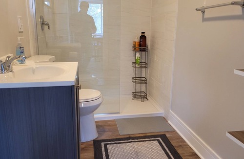 Solon Mills Casa | Wonder Lake House- one block from the lake