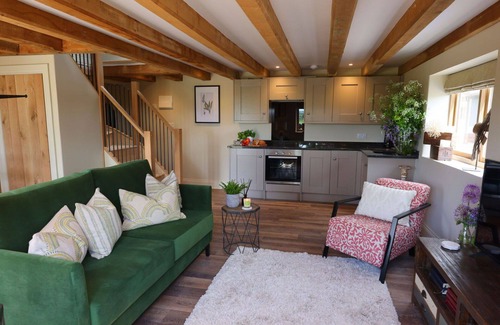 Quedgeley Casa | Maravillosa casa de vacaciones para 2 personas con WIFI, terraza, mascotas permitida y aparcamiento