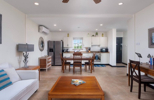 Marine Gardens Condominio | Wonderful 1-bed condo, 2min walk to beach & more
