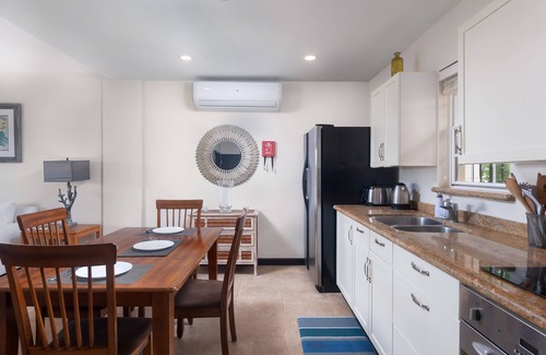 Marine Gardens Condominio | Wonderful 1-bed condo, 2min walk to beach & more