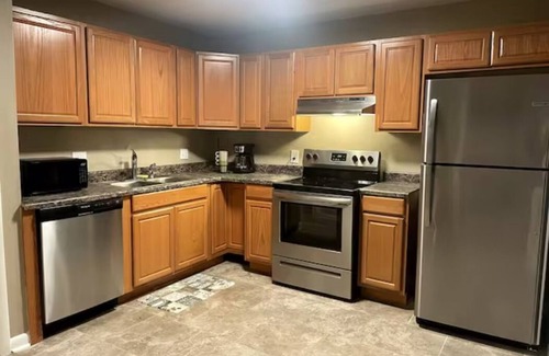 Warner Robins Condominio | Wonderful 2-BR Condo/3mi. from Aviation Museum