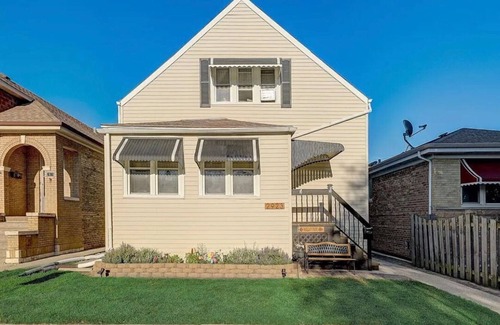 Belmont Cragin Casa | Wonderful 2 unit home