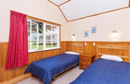 Rangatira Park Casa | Wonderful 2BR Cottage Nr Huka Falls w Aircons
