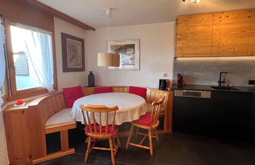 Falera Apartamento | Precioso apartamento soleado de 3 1/2 habitaciones con jardín en Falera, Surselva