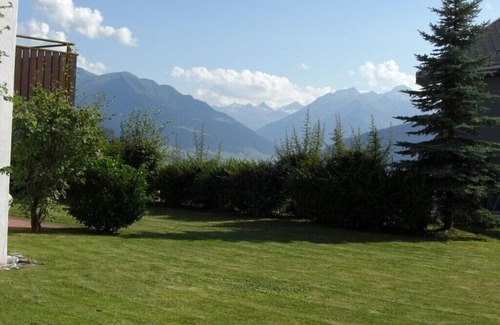 Falera Apartamento | Precioso apartamento soleado de 3 1/2 habitaciones con jardín en Falera, Surselva