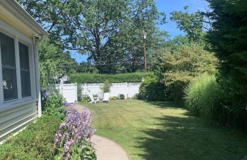 Cos Cob Casa | Wonderful 3 bd 2 ba with enclosed garden