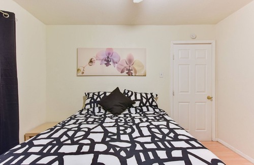 East MLK Casa | Wonderful 3 Bedroom House, Super Close to Sxsw & Downtown