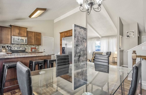 Village Seven Casa | "Wonderful" 5BR House with Hot Tub in Colorado Springs