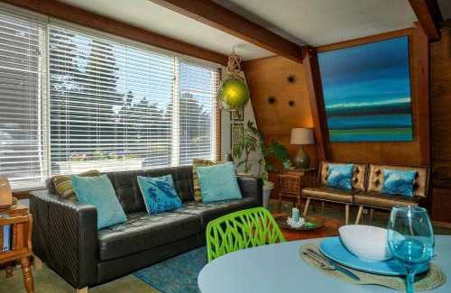 Otter Rock Chalet De Esquí | Wonderful A frame Nestled Amidst Trees in Otter Rock, Oregon