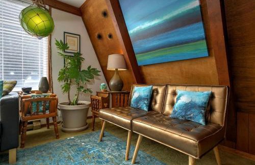 Otter Rock Chalet De Esquí | Wonderful A frame Nestled Amidst Trees in Otter Rock, Oregon