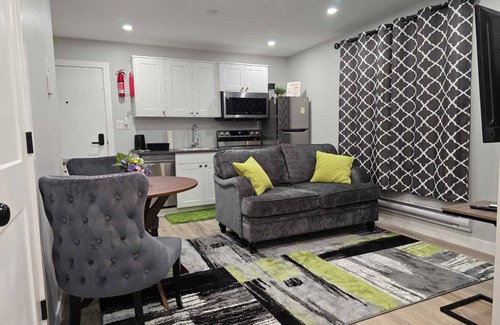 Regina Casa | Wonderful Basement suite East Regina