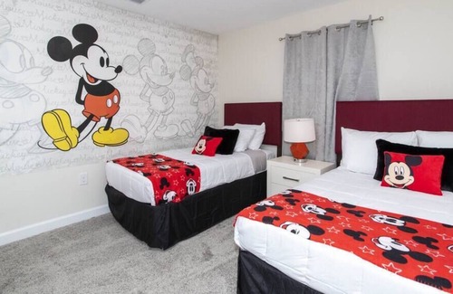 Campbell Casa | Wonderful brand new 5 bed/4 bath Storey Lake, FREE WATER PARK AND PRIVATE POOL!!