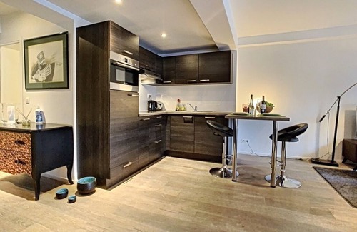 Vorst Apartamento | Flat Moliere-Apartamento-Baño en la habitacion