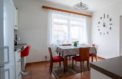 Kolin 2 Casa | Preciosa casa de vacaciones privada con WIFI, TV, terraza, mascotas permitida y aparcamiento