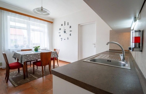 Kolin 2 Casa | Preciosa casa de vacaciones privada con WIFI, TV, terraza, mascotas permitida y aparcamiento