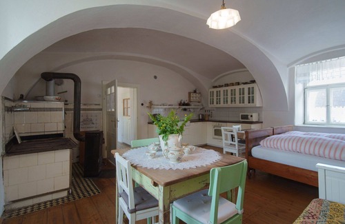 Kojetice Casa | Preciosa casa de vacaciones privada con WIFI, jacuzzi, patio, mascotas permitida y aparcamiento