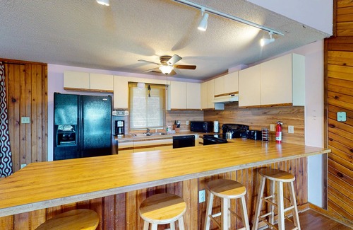 Sandbridge Casa | Wonderful dog-friendly home w/deck, W/D, large backyard, & A/C