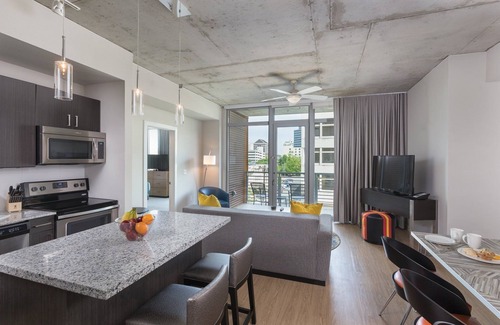 Civic District Condominio | Wonderful Downtown Austin 2BR Suite