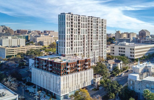 Civic District Condominio | Wonderful Downtown Austin 2BR Suite
