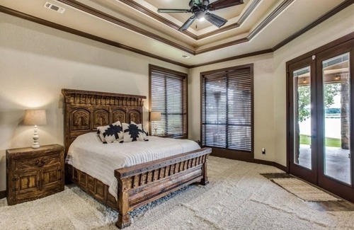 Nocona Casa | Wonderful Family-sized Lake House!
