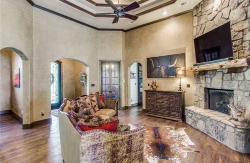 Nocona Casa | Wonderful Family-sized Lake House!