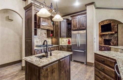 Nocona Casa | Wonderful Family-sized Lake House!