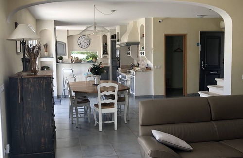 Pernes-les-Fontaines Villa | Wonderful villa with heated pool near the Mont Ventoux