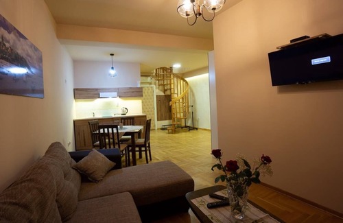 Zemun Casa | Maravilloso apartamento de dos dormitorios recientemente renovado en el centro de Zemun