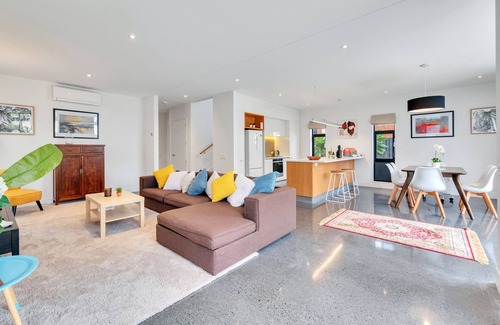 Hobsonville Casa | Wonderful Hobsonville Three Bedroom Home