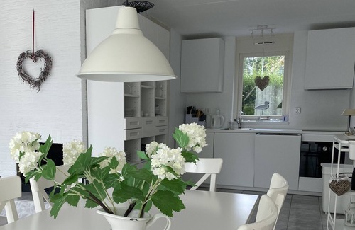 Sint Maarten Casa | Casa de vacaciones amueblada con gusto, con chimenea, jardín y wifi.