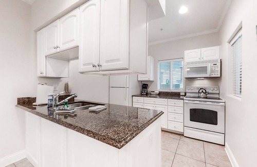 Fernandina Beach Condominio | Wonderful Home Close to Beach w/Shared Pool, Free WiFi, Central AC, W/D