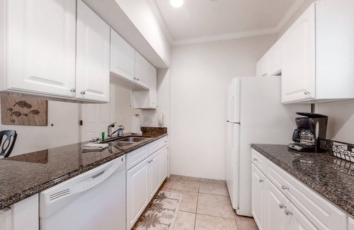 Fernandina Beach Condominio | Wonderful Home Close to Beach w/Shared Pool, Free WiFi, Central AC, W/D