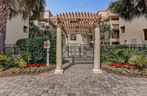 Fernandina Beach Condominio | Wonderful Home Close to Beach w/Shared Pool, Free WiFi, Central AC, W/D