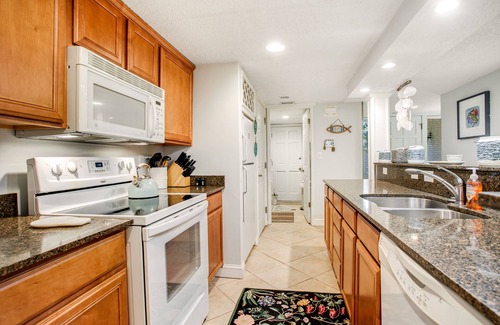 Fernandina Beach Casa | Wonderful Home Close to Everything w/Shared Pool, Free WiFi, Central AC