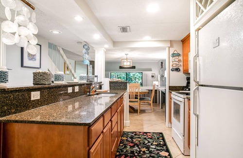 Fernandina Beach Casa | Wonderful Home Close to Everything w/Shared Pool, Free WiFi, Central AC
