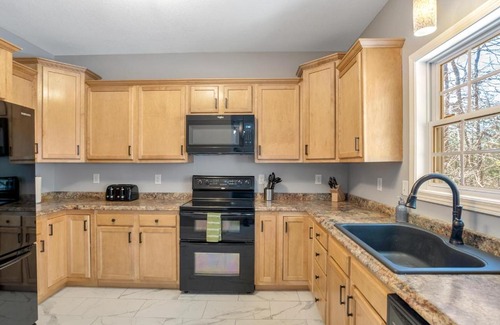 Asheville Casa | Wonderful Home With Hot Tub 5 Min to Downtown Asheville
