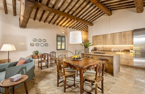 San Giovanni d'Asso Villa | Estupenda casa de vacaciones privada con piscina privada, A/C, WIFI, TV, patio, cerca de Montalcino