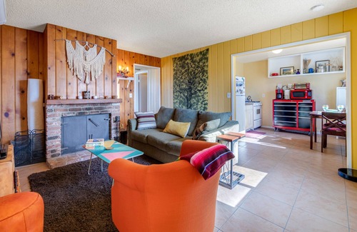 Joshua Tree Cabina | Wonderful mountain view dog-friendly cabin with firepit, patio, & enclosed yard