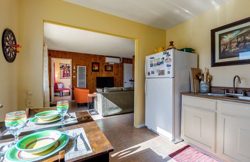 Joshua Tree Cabina | Wonderful mountain view dog-friendly cabin with firepit, patio, & enclosed yard