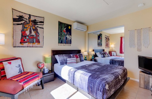 Joshua Tree Cabina | Wonderful mountain view dog-friendly cabin with firepit, patio, & enclosed yard