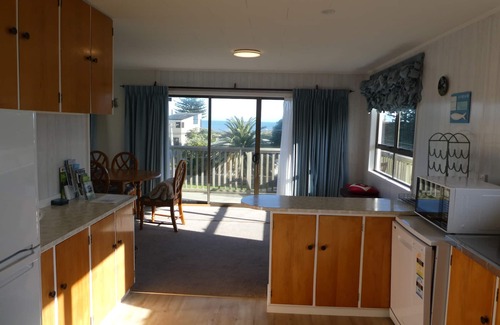 Waikanae Casa | Maravillosa casa de vacaciones con vista al mar 1 de vuelta de la playa