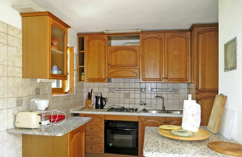 Porto Valtravaglia Casa | Preciosa casa de vacaciones privada para 6 personas con TV, patio, mascotas permitida y aparcamiento